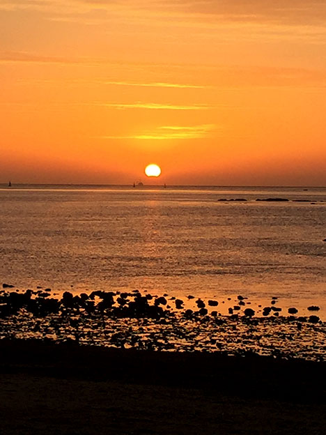 Puesta de sol sobre el mar Puesta de sol sobre el mar