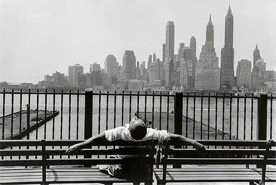 Brooklyn PromenadeCortesía archivo © Louis Stettner Estate